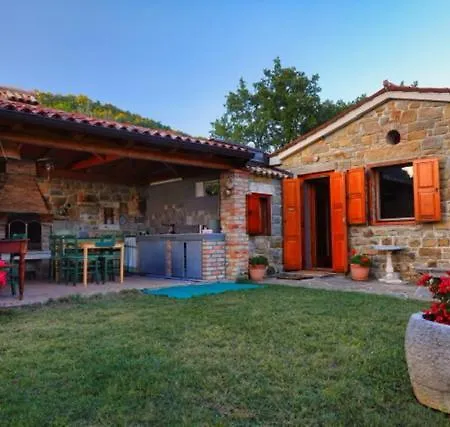 House In Istria In Pristine Nature Hébergement de vacances *